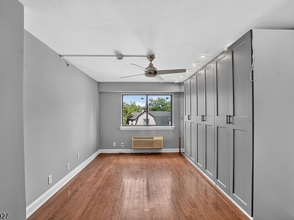 3rd image of 60 Parkway Dr E APT 4JJ