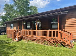 202 E 2nd St, Ina, IL 62846