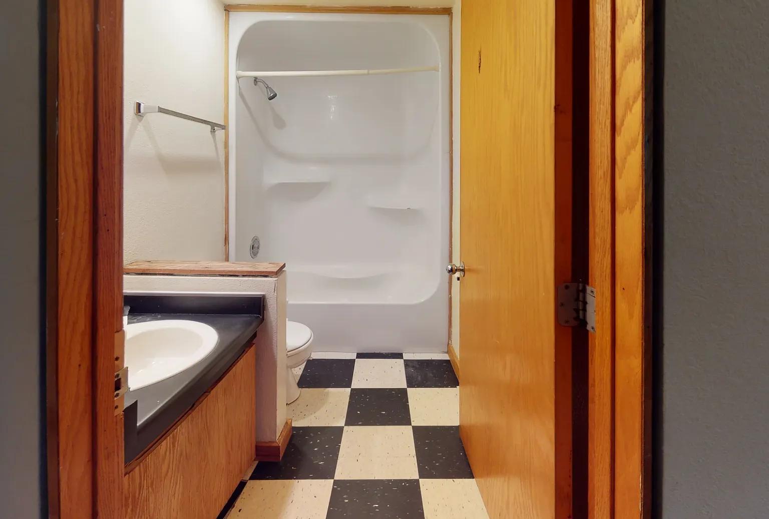 10 Langdon Street - B — Photo 4