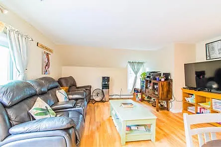 43 Warren Ave — Photo 4