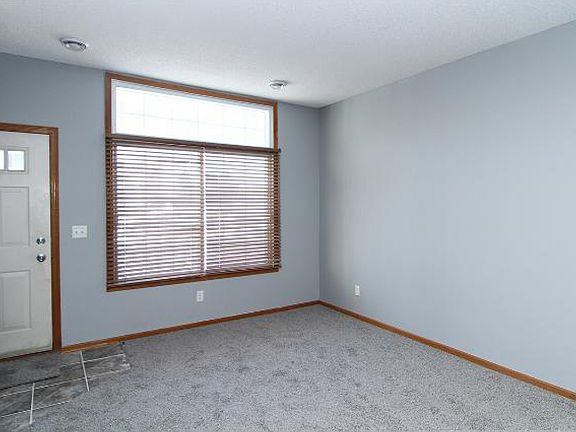 3rd image of 380 Tamarack Trl