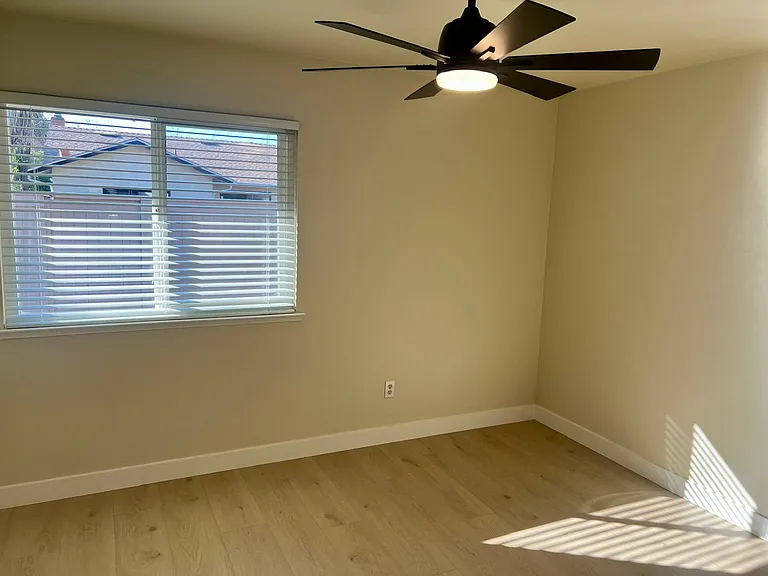 209 Stony Point Rd #E — Photo 13