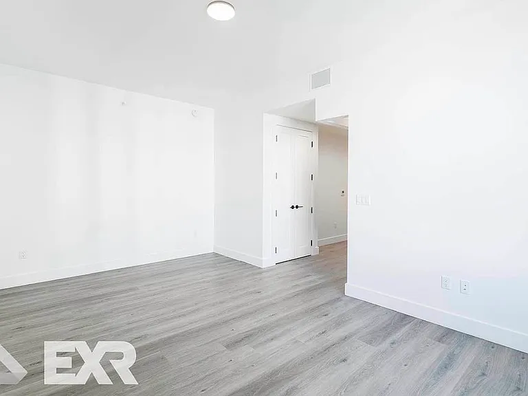 210 Clarkson Ave #517 — Photo 3