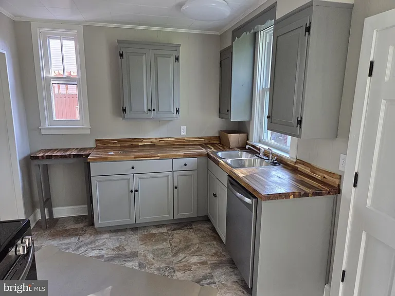 240 S Holliday St — Photo 13