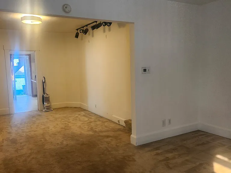 456-458 Strayer St #1 — Photo 7
