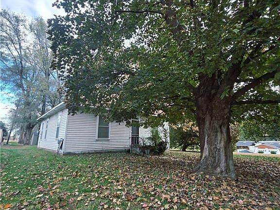 2nd image of 806 Park St