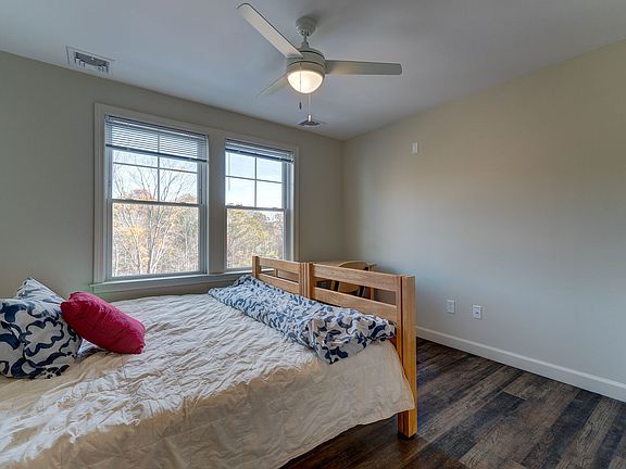 5th image of 3311 Whitney Ave #305