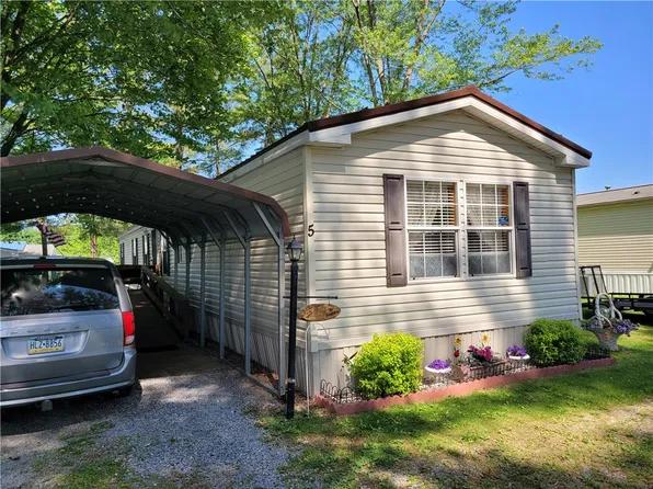 5 Quartz Ln, Grove City, PA 16127