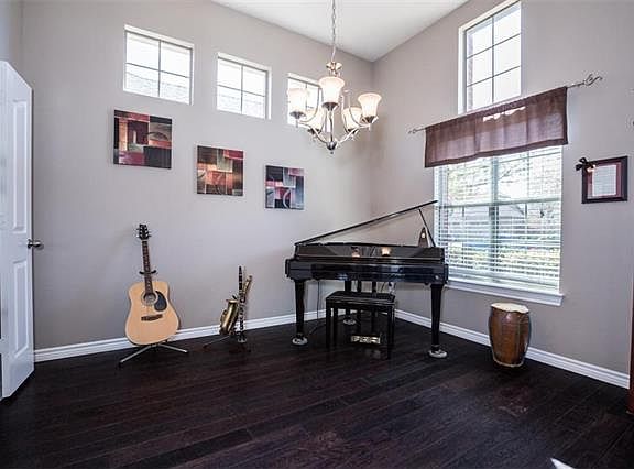 3rd image of 3533 Beekman Dr
