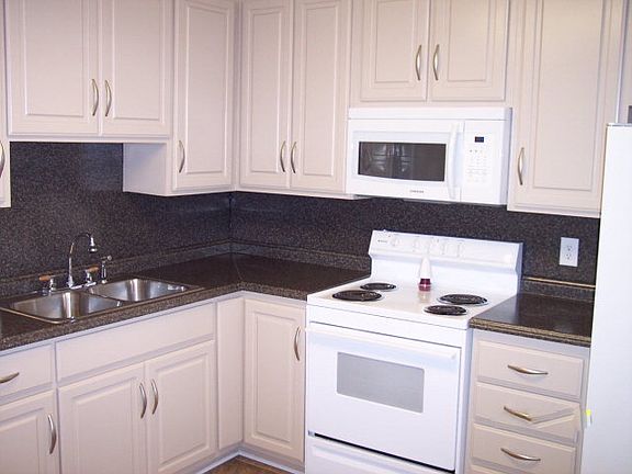 2nd image of 1146 Sylvan Ave