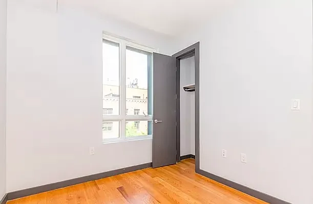 Rented by EXR | media 9