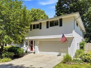 83 Wickham Dr, Williamsville, NY 14221
