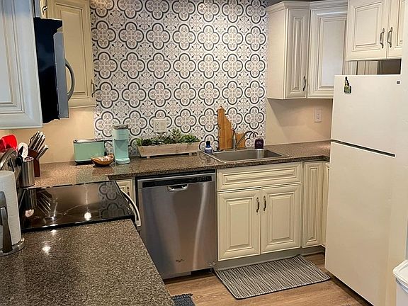 5th image of 300 McBride St #305