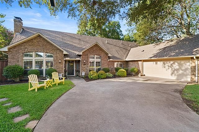 1st image of 633 Villawood Ln