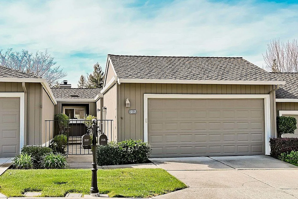 2125 Myrtle Beach Ln photo 1