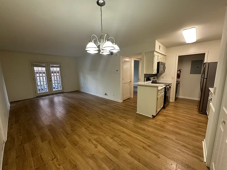 2905 Burch Ave #8 — Photo 21