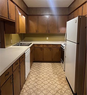 2nd image of 801 Calvin St #F