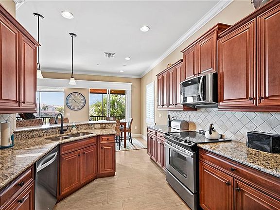 5th image of 10260 Glastonbury CIR #202