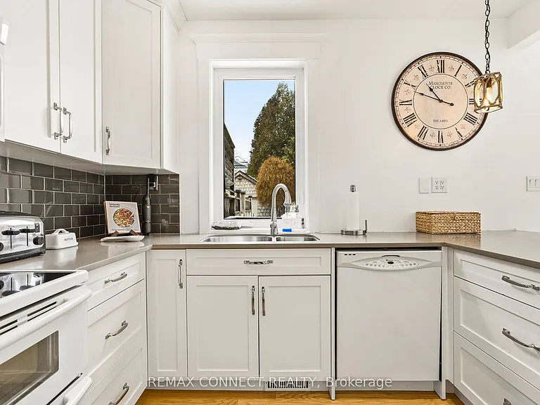 60 Woodbury Rd — Photo 19