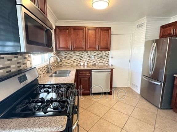 2nd image of 3163 Sierra Ave