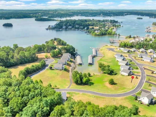 3 Lands End Cir, Union Hall, VA 24176