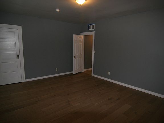 3rd image of 4153 Boulevard Pl #B