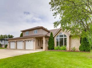 12133 Walker Rd, Lemont, IL 60439