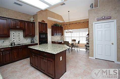 5th image of 3328 Edwards Dr