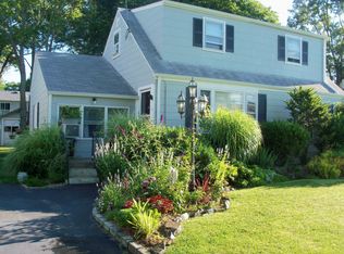 27 George St, Sayville, NY 11782