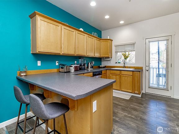4th image of 5305 Military RD E #A