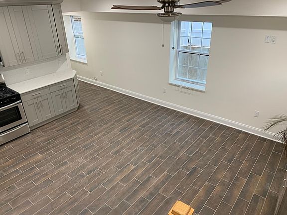 4th image of 60 Lake St