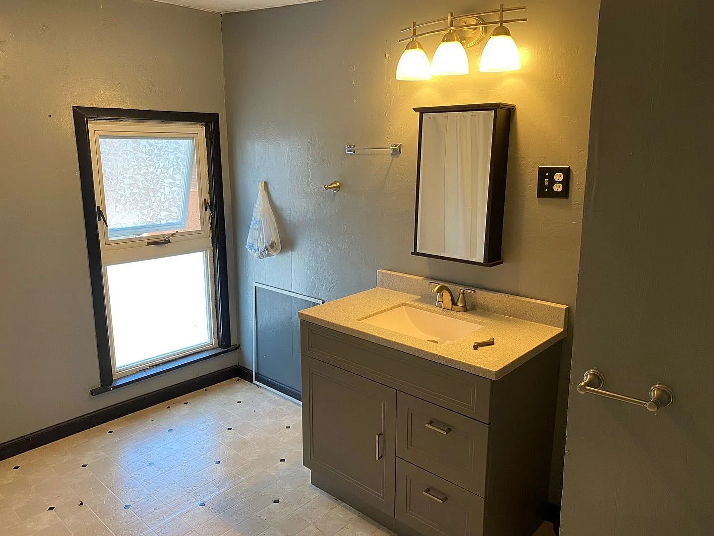 5 Bed 1.5 Bath Single Family Home in Antigo — Photo 4