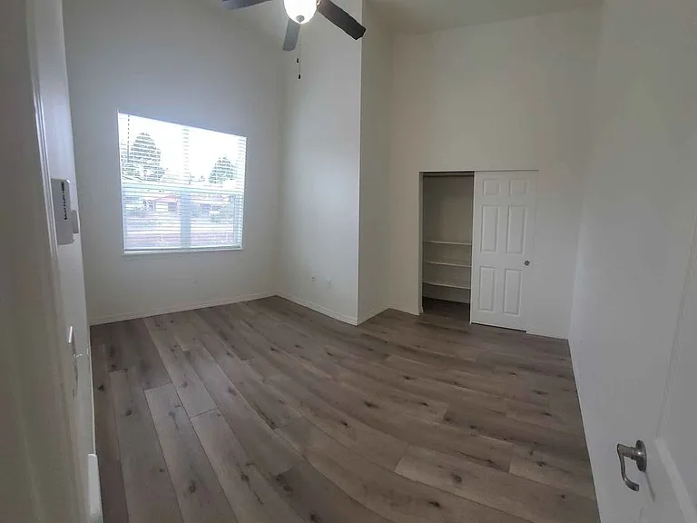 Clark Apartments — Photo 34