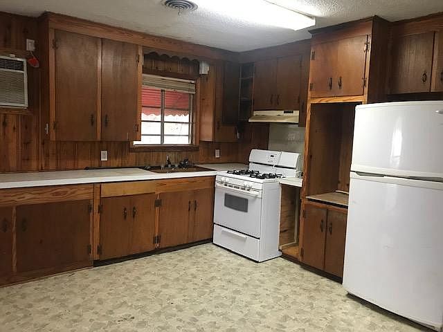 2nd image of 326 Moore St