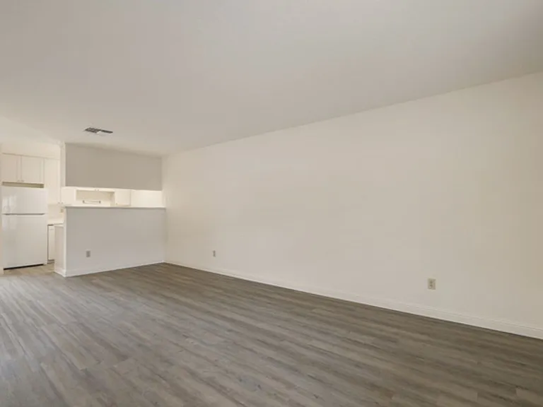 Sequoia Apartments 3 MONTHS FREE RENT on 3 and 4 bedroom townhomes — Photo 45