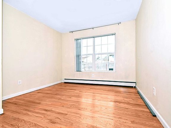 4th image of 117 Heyward St
