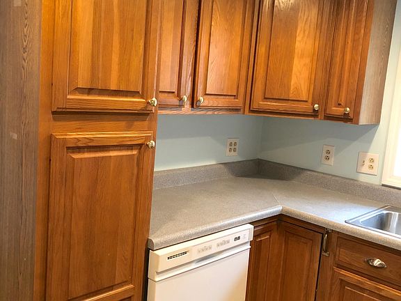 4th image of 40 Wildwood Dr