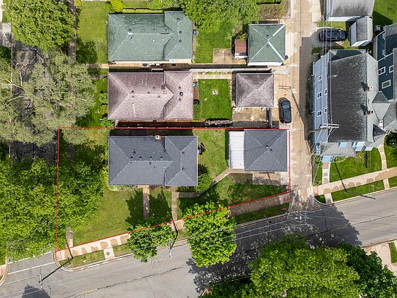 5th image of 300 E Franklin Ave