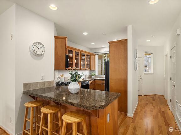5th image of 1939 NE Killian Lane #12-B
