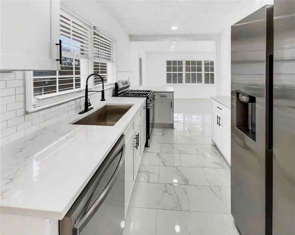 3 bed, 2.0 bath, 1046 sqft, $2,000 — Photo 4