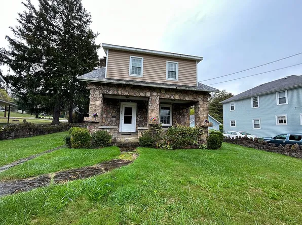905 Dudley St, Morgantown, WV 26505
