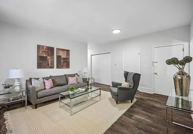 44 Gates Ave #2 — Photo 4