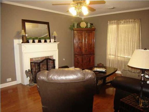 2nd image of 200 Parkview Dr