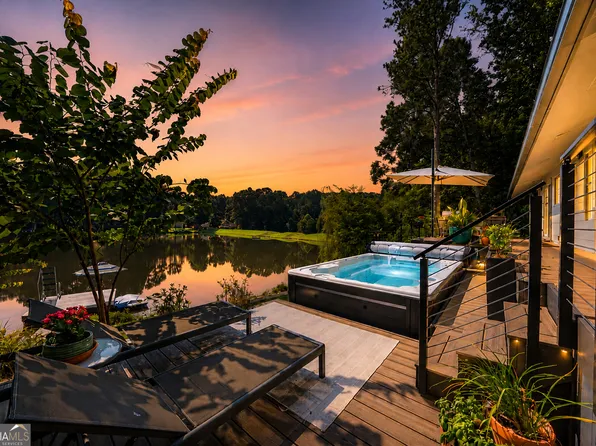 1085 Lake Charles Dr, Roswell, GA 30075