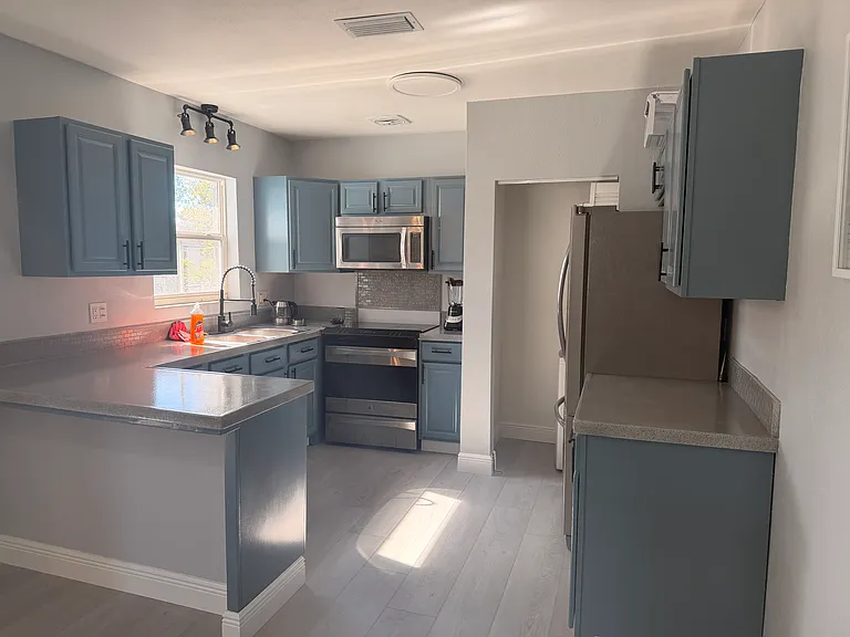 1010 S Prospect Ave — Photo 7