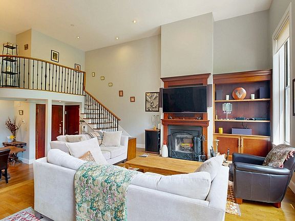 5th image of 201 Newbury St APT 204