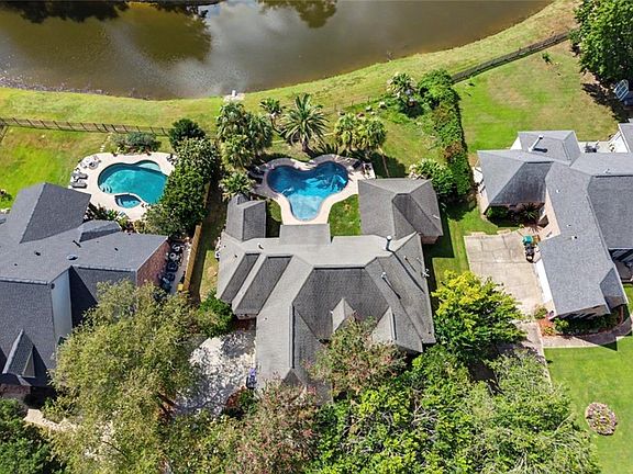 4th image of 7181 Edgewater Dr