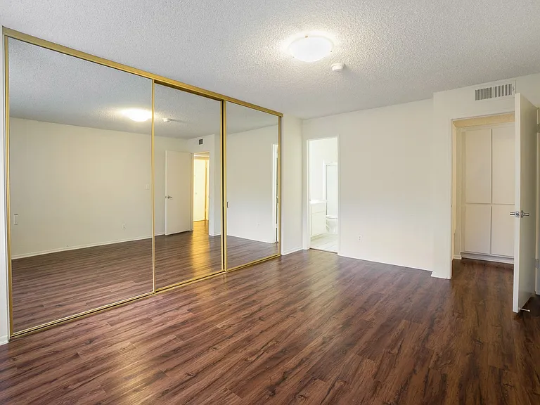 13157 Riverside Dr — Photo 39