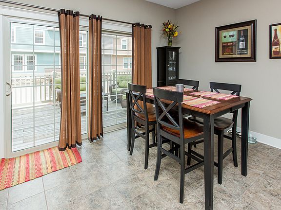 4th image of 3600 SE Glenstone Dr Unit 607