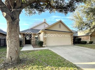 832 Claycourt Cir, Fort Worth, TX 76120